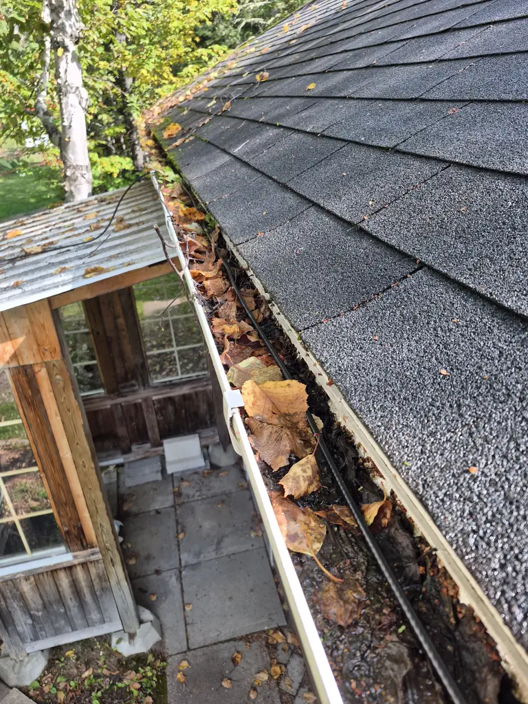 Une accumulation en bordure de toiture à Saguenay